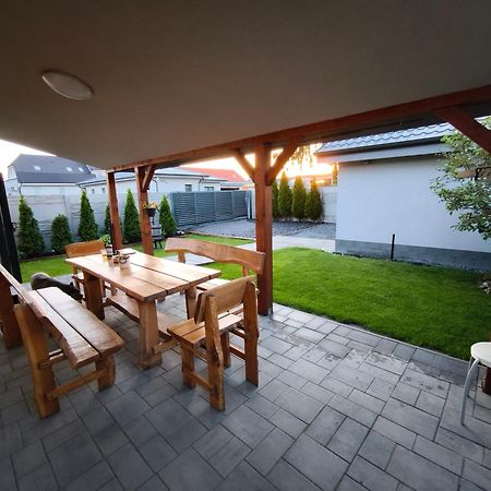 Villa Vikendovy Dom Hlboka Dunajská Streda Exterior foto