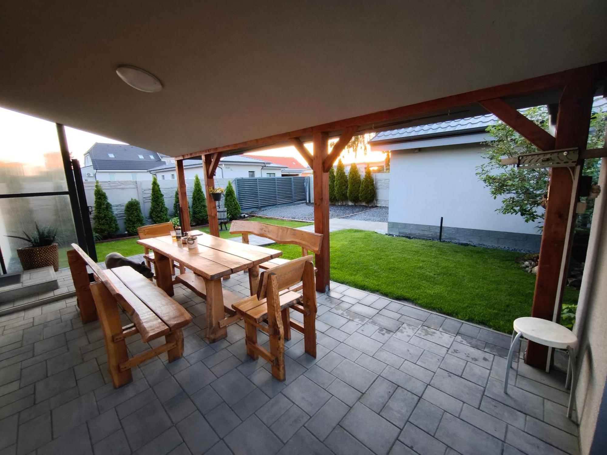Villa Vikendovy Dom Hlboka Dunajská Streda Exterior foto
